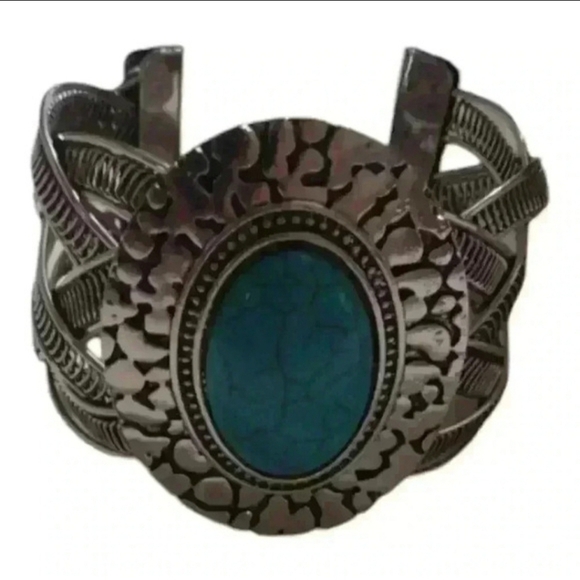 Hollow chunky turquoise bracelet - Picture 3 of 3
